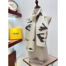 FENDI Eye-catching style this winter 2023FW Scarf