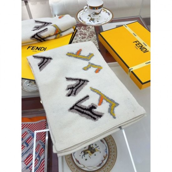 FENDI Eye-catching style this winter 2023FW Scarf FENDI Eye-catching style this winter 2023FW Scarf