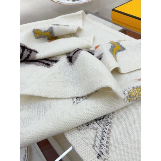 FENDI Eye-catching style this winter 2023FW Scarf FENDI Eye-catching style this winter 2023FW Scarf