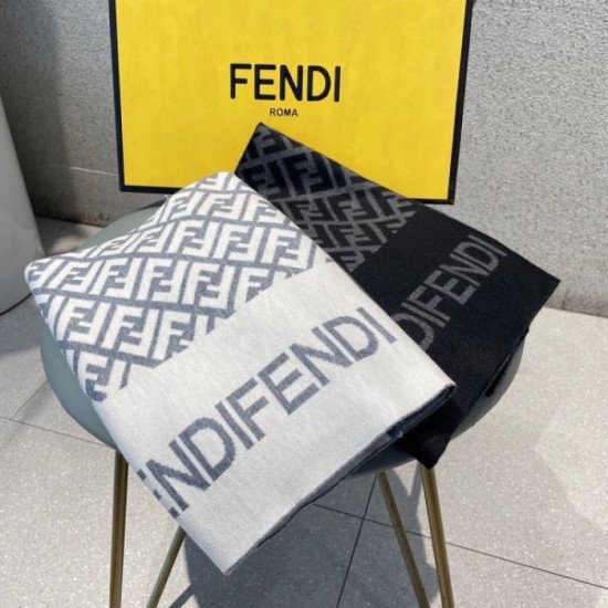 FENDI 2023FW scarf that is useful during the change of seasons FENDI 2023FW scarf that is useful during the change of seasons