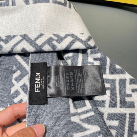 FENDI 2023FW scarf that is useful during the change of seasons FENDI 2023FW scarf that is useful during the change of seasons