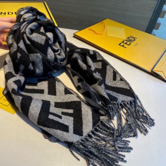 FENDI 2023FW scarf, a new winter item that is sure to be a hit this season FENDI 2023FW scarf, a new winter item that is sure to be a hit this season
