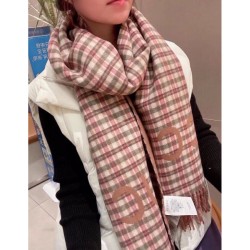 2023FW Muffler GUCCI Gucci Wear overflowing on the street