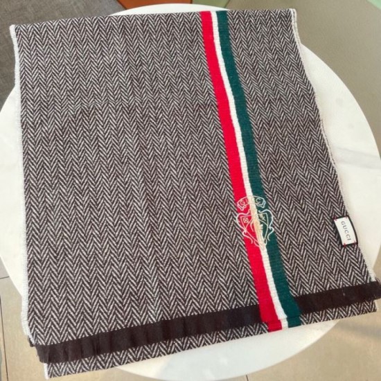 GUCCI Gucci New Autumn/Winter 2023FW Scarf that boasts tremendous support GUCCI Gucci New Autumn/Winter 2023FW Scarf that boasts tremendous support