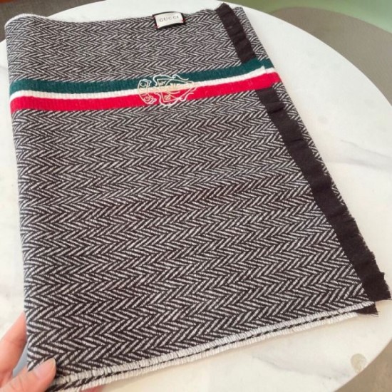 GUCCI Gucci New Autumn/Winter 2023FW Scarf that boasts tremendous support GUCCI Gucci New Autumn/Winter 2023FW Scarf that boasts tremendous support