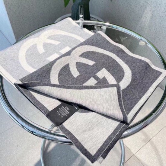 GUCCI Gucci 2023FW scarf perfect for winter outings GUCCI Gucci 2023FW scarf perfect for winter outings