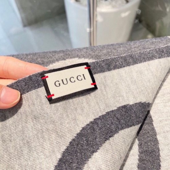 GUCCI Gucci 2023FW scarf perfect for winter outings GUCCI Gucci 2023FW scarf perfect for winter outings