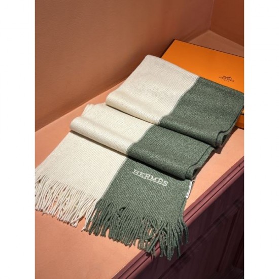 2023FW Muffler HERMES Enjoy fashion in the fall and winter 2023FW Muffler HERMES Enjoy fashion in the fall and winter