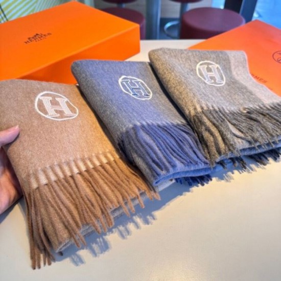 HERMES A coveted brand that makes you feel good 2023FW Scarf HERMES A coveted brand that makes you feel good 2023FW Scarf