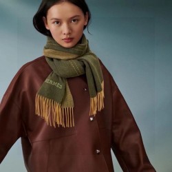 HERMES 2023FW scarf that makes it easy to dress up