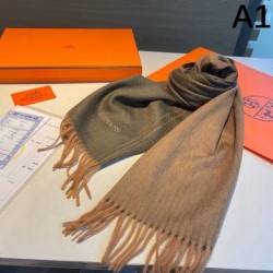 HERMES 2023FW scarf that makes it easy to dress up