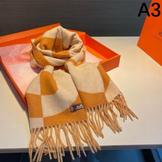 HERMES 2023FW Scarf for elegant casual coordination HERMES 2023FW Scarf for elegant casual coordination