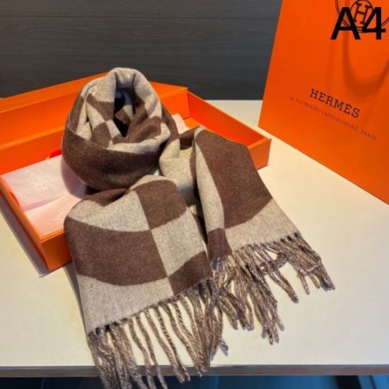 HERMES 2023FW Scarf for elegant casual coordination HERMES 2023FW Scarf for elegant casual coordination