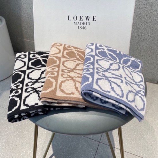 LOEWE 2023FW scarf, a new winter item that is sure to be a hit this season LOEWE 2023FW scarf, a new winter item that is sure to be a hit this season