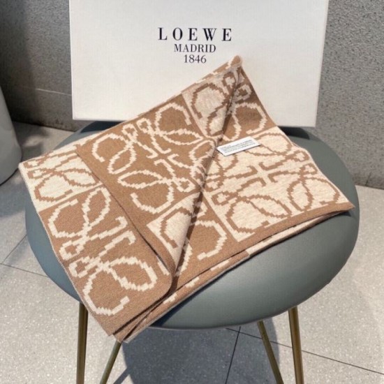 LOEWE 2023FW scarf, a new winter item that is sure to be a hit this season LOEWE 2023FW scarf, a new winter item that is sure to be a hit this season