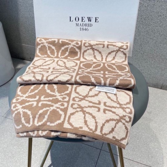 LOEWE 2023FW scarf, a new winter item that is sure to be a hit this season LOEWE 2023FW scarf, a new winter item that is sure to be a hit this season