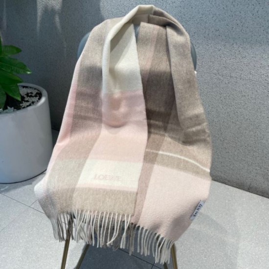 LOEWE 2023FW scarf that is useful during the change of seasons LOEWE 2023FW scarf that is useful during the change of seasons