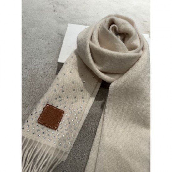 LOEWE Eye-catching style this winter 2023FW scarf LOEWE Eye-catching style this winter 2023FW scarf