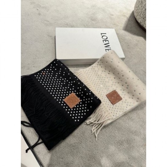 LOEWE Eye-catching style this winter 2023FW scarf LOEWE Eye-catching style this winter 2023FW scarf