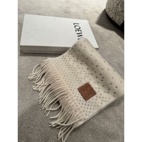 LOEWE Eye-catching style this winter 2023FW scarf LOEWE Eye-catching style this winter 2023FW scarf