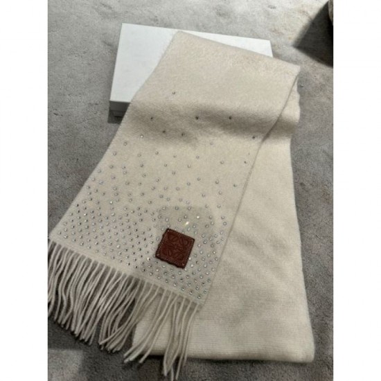 LOEWE Eye-catching style this winter 2023FW scarf LOEWE Eye-catching style this winter 2023FW scarf