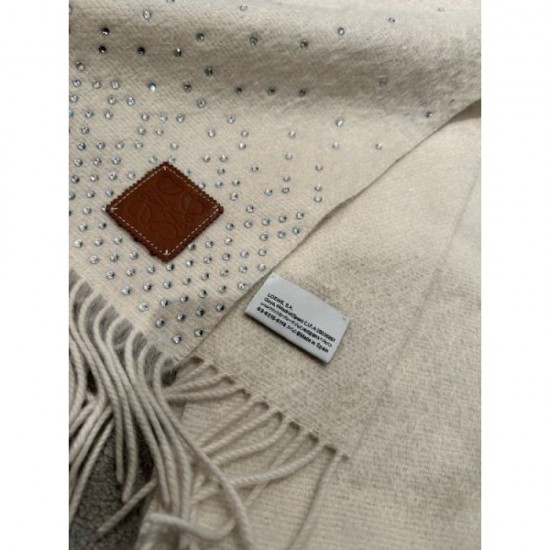 LOEWE Eye-catching style this winter 2023FW scarf LOEWE Eye-catching style this winter 2023FW scarf