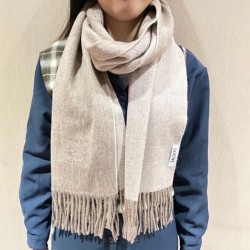 LOEWE Fans flock to new winter edition 2023FW scarf