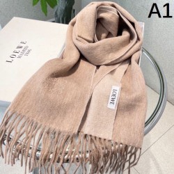 LOEWE Fans flock to new winter edition 2023FW scarf