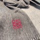 LOEWE Fans flock to new winter edition 2023FW scarf LOEWE Fans flock to new winter edition 2023FW scarf