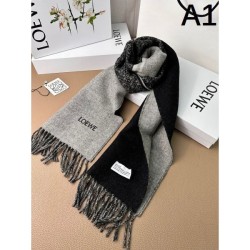 LOEWE 2023FW scarf loved by celebrities and celebrities