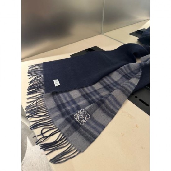 LOEWE New winter 2023FW scarf that will be loved by many users LOEWE New winter 2023FW scarf that will be loved by many users
