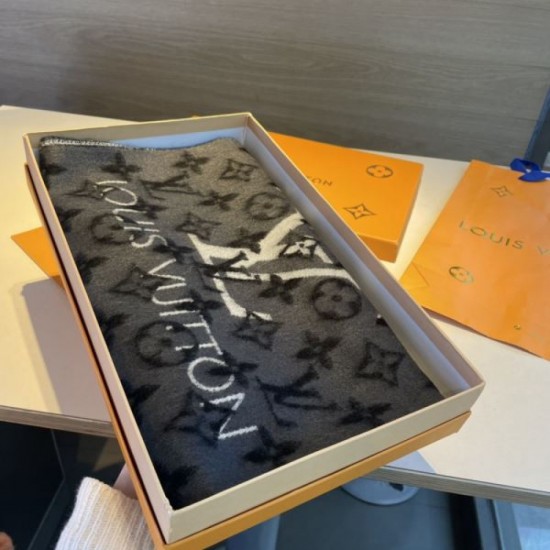 LOUIS VUITTON 2023FW Scarf that is useful regardless of the season LOUIS VUITTON 2023FW Scarf that is useful regardless of the season
