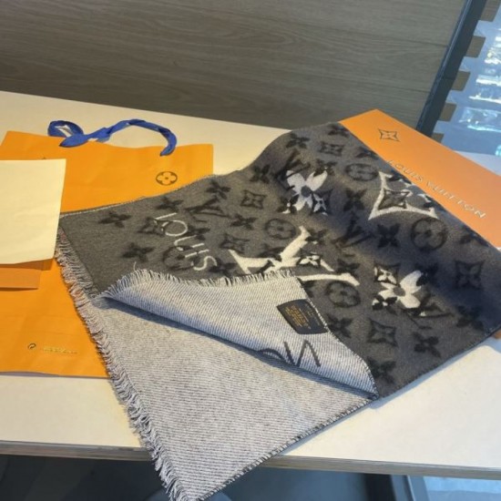 LOUIS VUITTON 2023FW Scarf that is useful regardless of the season LOUIS VUITTON 2023FW Scarf that is useful regardless of the season