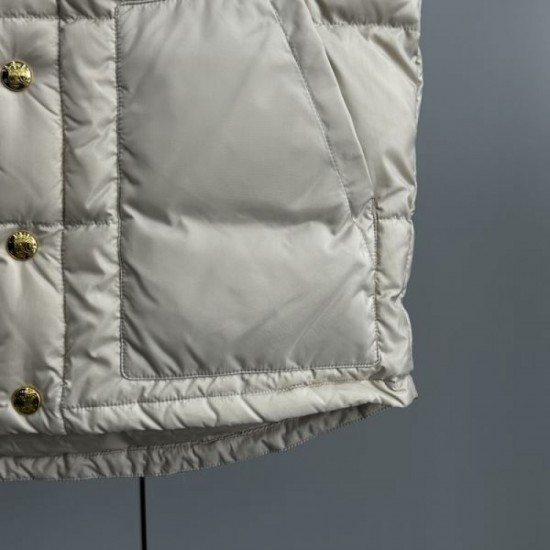 2023FW Down Jacket CELINE Item also featured in Celine magazine 2023FW Down Jacket CELINE Item also featured in Celine magazine
