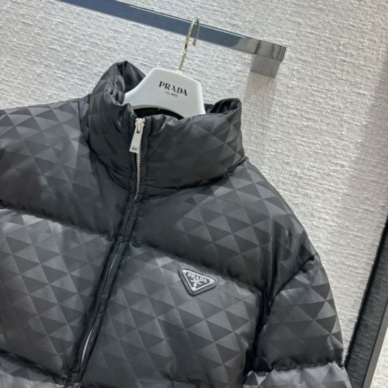 2023FW Down Jacket PRADA Fashionable half a step ahead 2023FW Down Jacket PRADA Fashionable half a step ahead