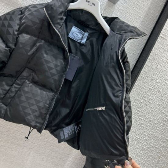 2023FW Down Jacket PRADA Fashionable half a step ahead 2023FW Down Jacket PRADA Fashionable half a step ahead