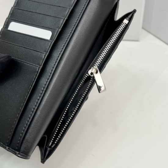 2023SS CELINE Celine A long wallet you should have this summer 2023SS CELINE Celine A long wallet you should have this summer