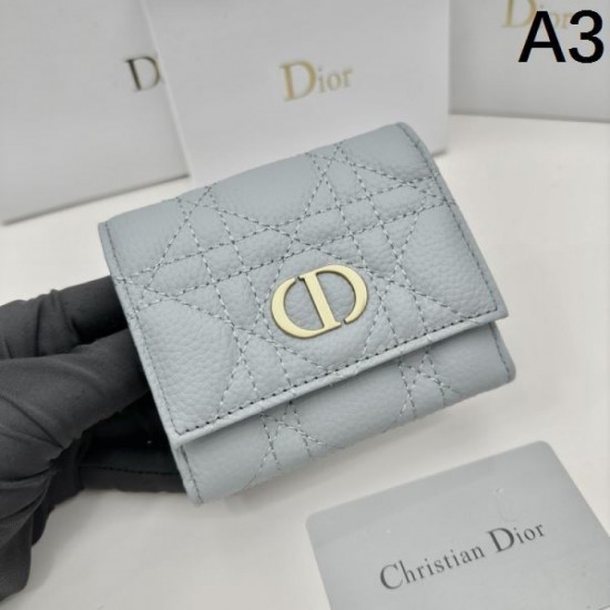 2023FW DIOR Tri-fold wallet, a popular item in both magazines and the city 2023FW DIOR Tri-fold wallet, a popular item in both magazines and the city