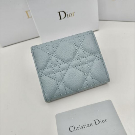 2023FW DIOR Tri-fold wallet, a popular item in both magazines and the city 2023FW DIOR Tri-fold wallet, a popular item in both magazines and the city