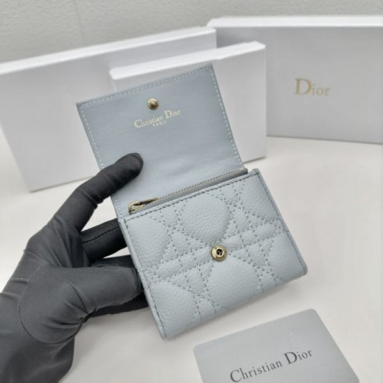 2023FW DIOR Tri-fold wallet, a popular item in both magazines and the city 2023FW DIOR Tri-fold wallet, a popular item in both magazines and the city