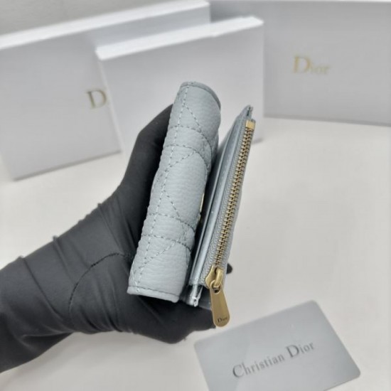 2023FW DIOR Tri-fold wallet, a popular item in both magazines and the city 2023FW DIOR Tri-fold wallet, a popular item in both magazines and the city