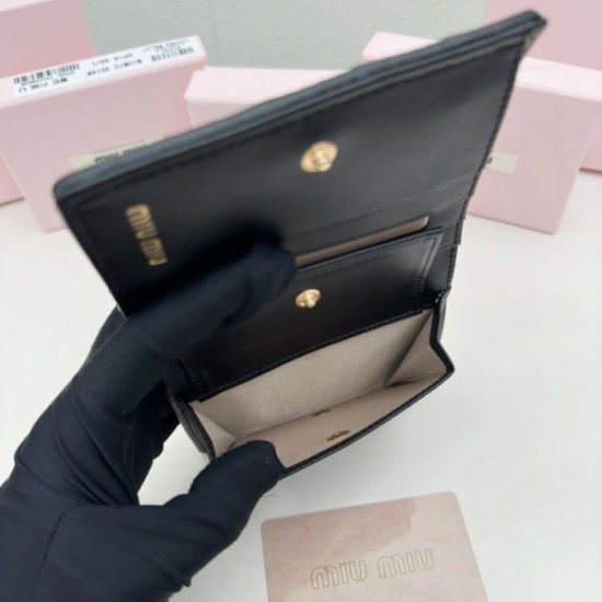 2023FW MIU MIU Miu Miu Adult-like texture bi-fold wallet 2023FW MIU MIU Miu Miu Adult-like texture bi-fold wallet