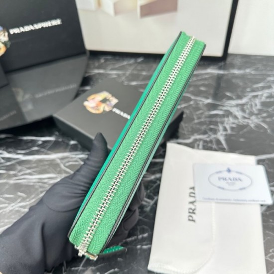 2023SS PRADA Prada It is OK even if I hold this! long wallet 2023SS PRADA Prada It is OK even if I hold this! long wallet