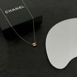 CHANEL 2023FW necklace perfect for winter outings