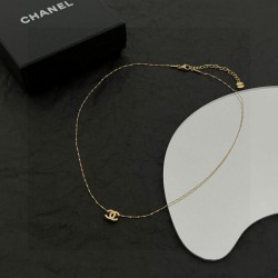 CHANEL 2023FW necklace perfect for winter outings