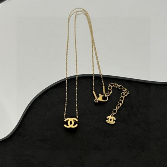 CHANEL 2023FW necklace perfect for winter outings CHANEL 2023FW necklace perfect for winter outings