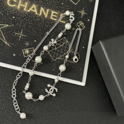 CHANEL 2023FW necklace which is overwhelmingly popular for fashion