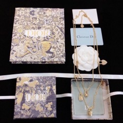 2023SS necklace Model DIOR Dior which is quite popular in Japan