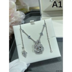 DIOR This winter's most popular brand 2023FW necklace