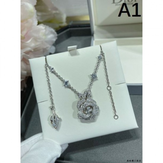 DIOR This winter's most popular brand 2023FW necklace DIOR This winter's most popular brand 2023FW necklace